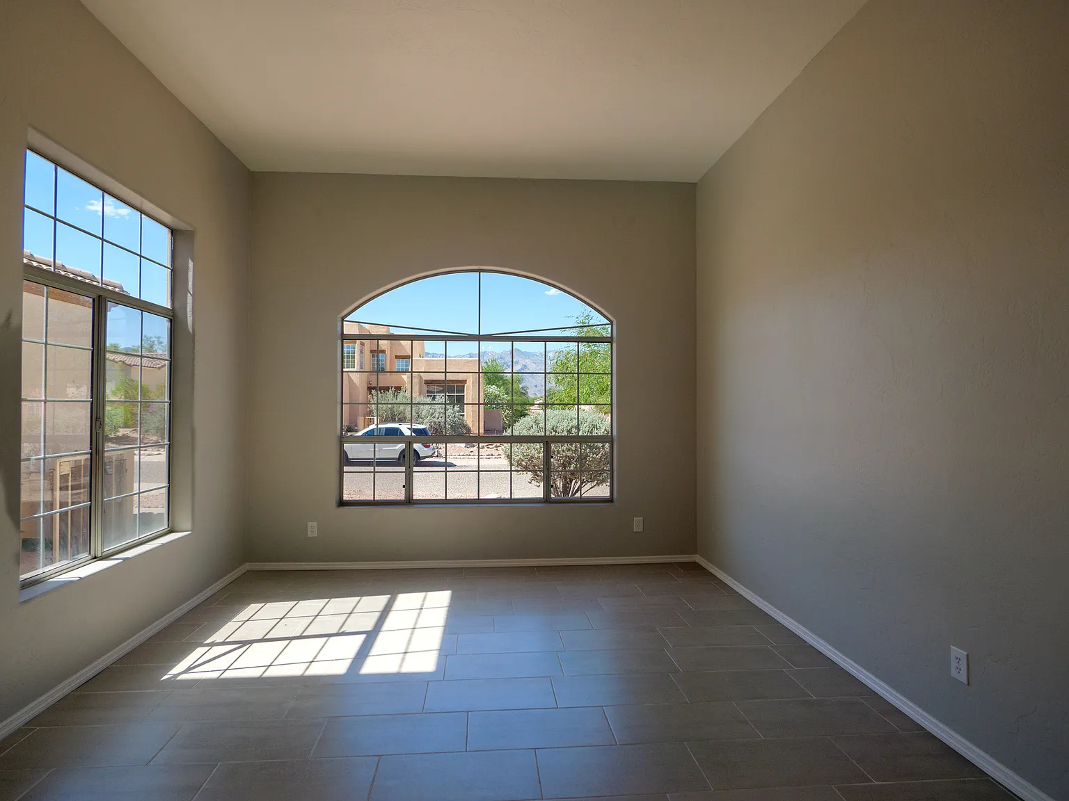 3 bed, 1893 sqft, $2,185 — Photo 3