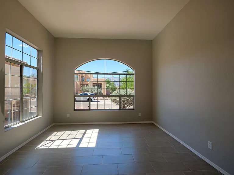 2430 N Quesnel Loop — Photo 4
