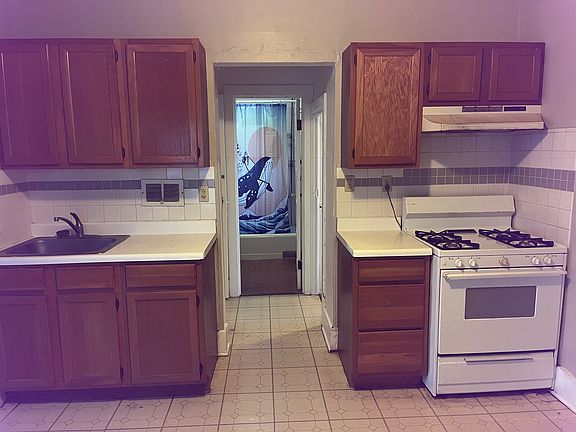 4th image of 3260A N Newhall St #3260A