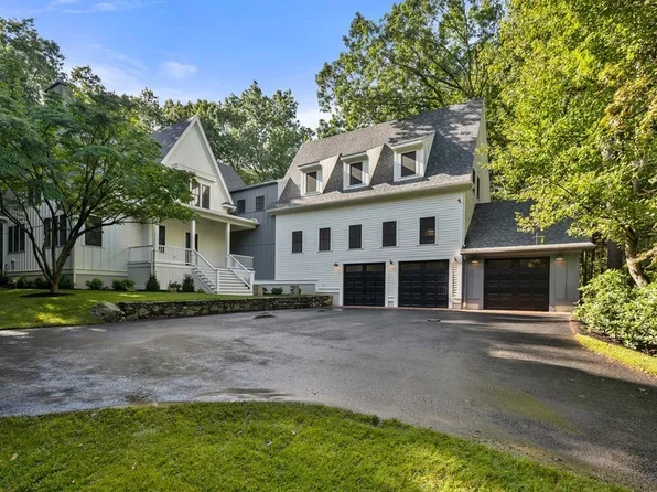 632 Wellesley St, Weston, MA 02493