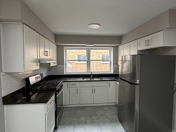 4th image of 1407 E Roosevelt Rd #1B