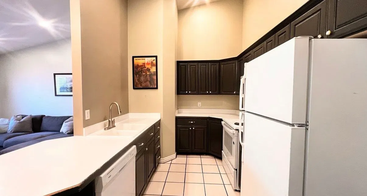 3 bed, 1.5 bath, 1039 sqft, $1,750 — Photo 4