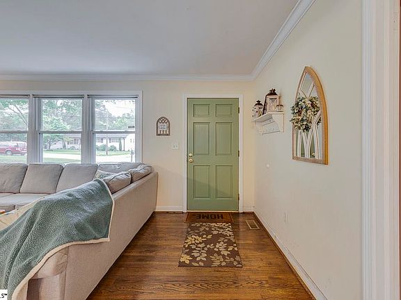 5th image of 14 Hampshire Dr