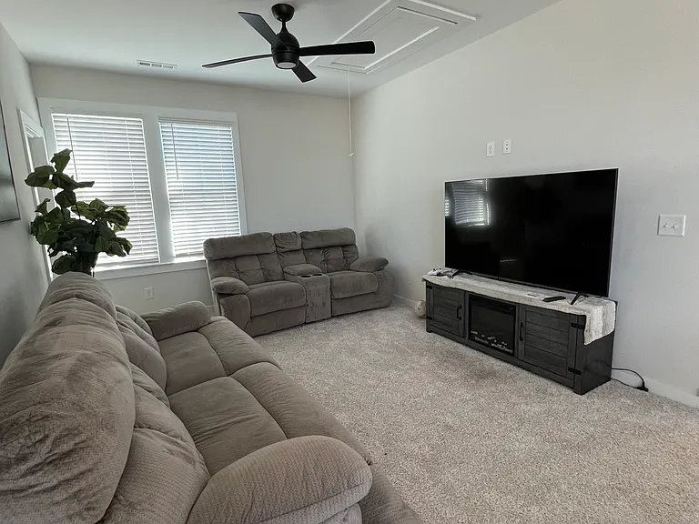 413 Marston Ave — Photo 15
