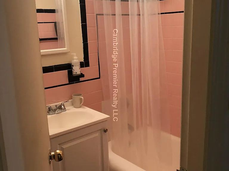 48 Kirkland St #4 — Photo 9