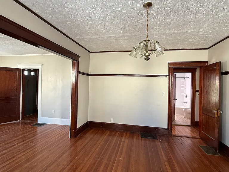 13 Stadium Rd — Photo 4