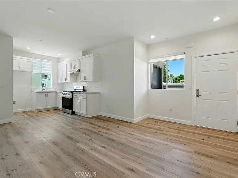 11302 Morrison St #302 — Photo 4