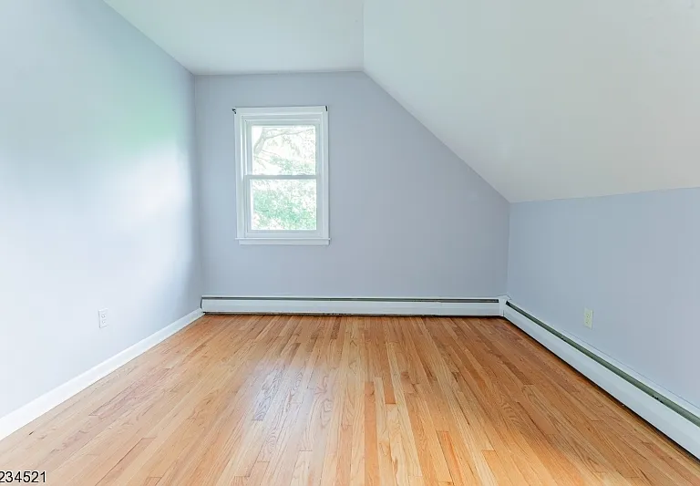 18 Macfarlan Ave — Photo 9
