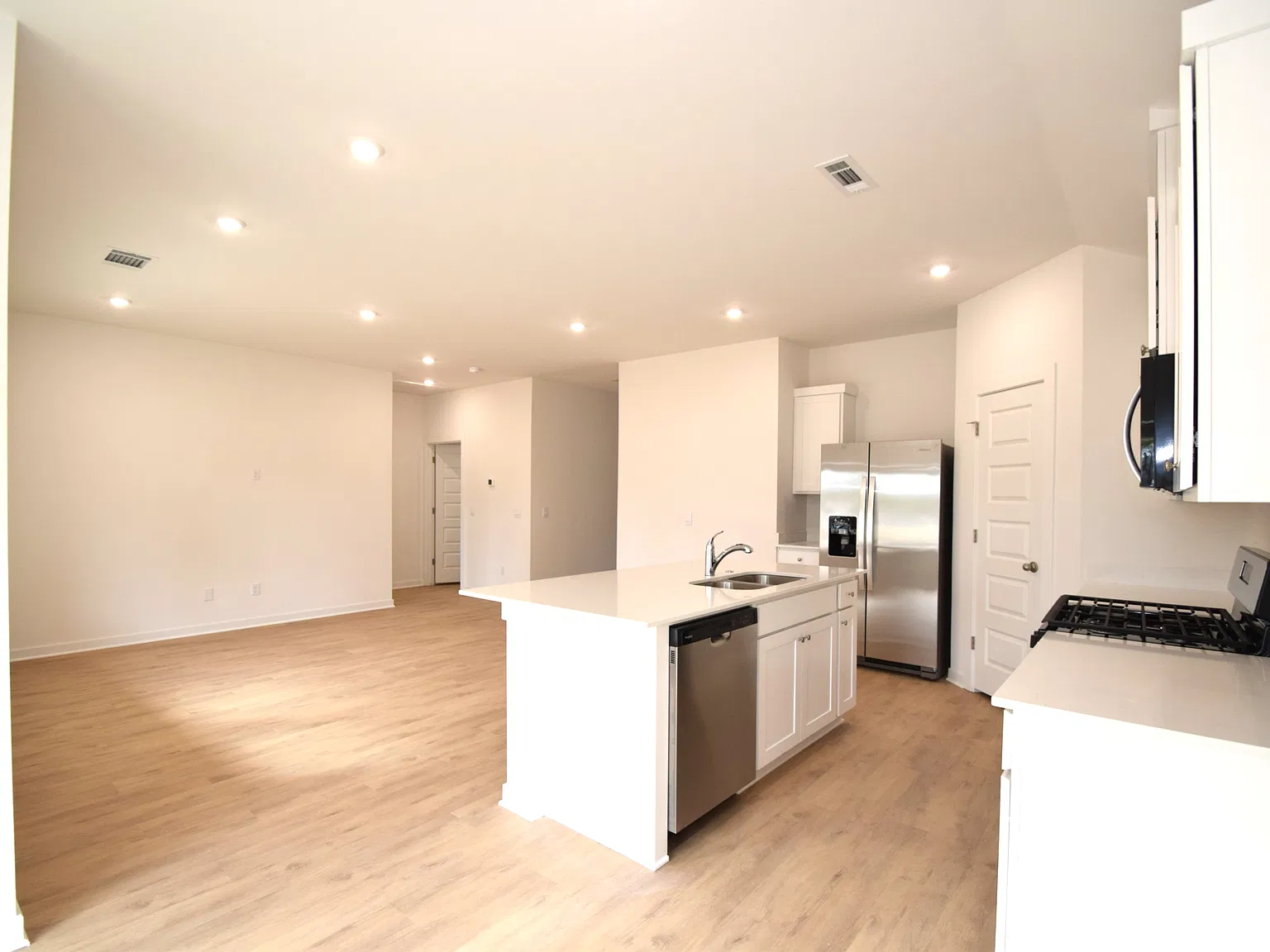 3 bed, 1470 sqft, $1,750 — Photo 4