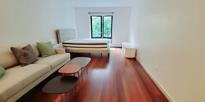 Rented by R New York | media 3