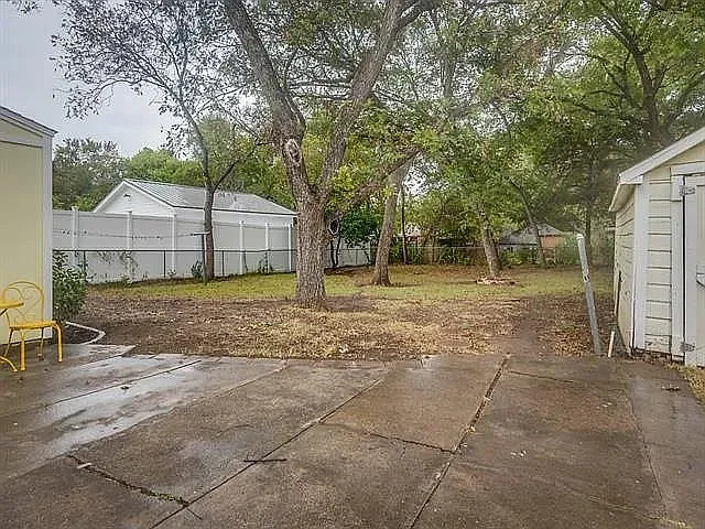 118 S Stewart Ave — Photo 8