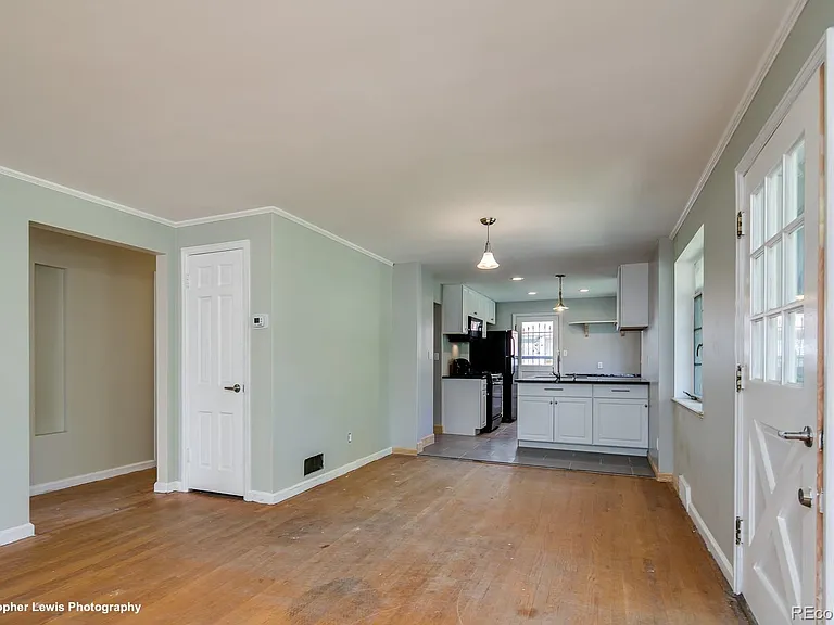 145 N Downing St — Photo 4