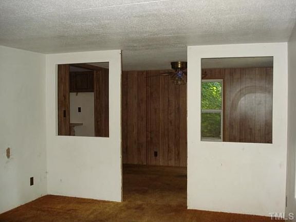 3rd image of 924 Dumont Dr