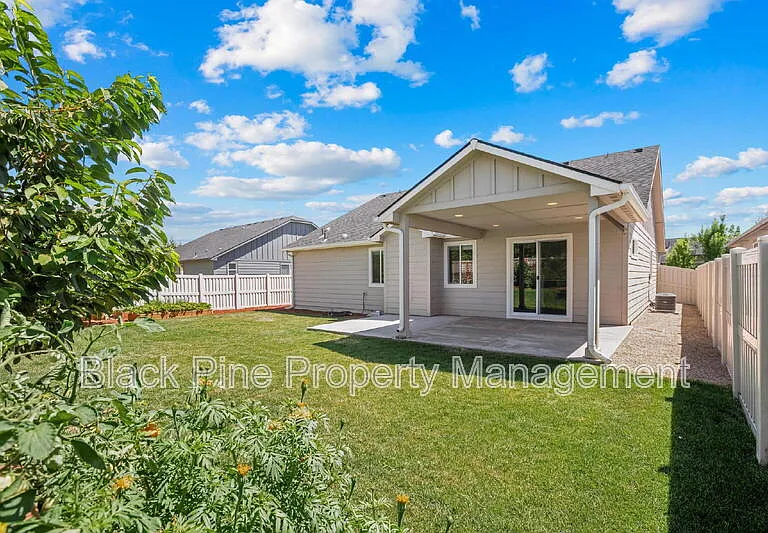 644 Stanley Lake St — Photo 33