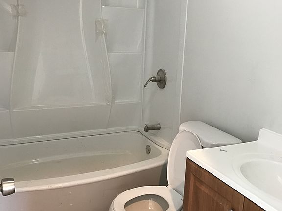 4th image of 95 Argyle Dr