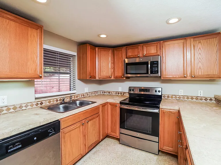 5917 Missouri Ave — Photo 4