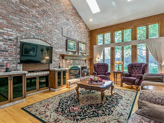 5th image of 10574 W Quarles Ave