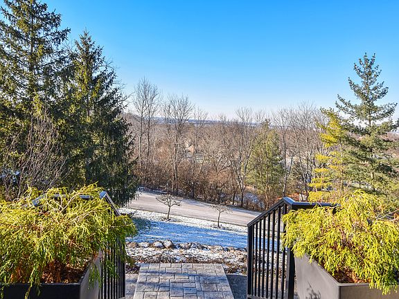 3rd image of 3463 Sherbrooke Dr