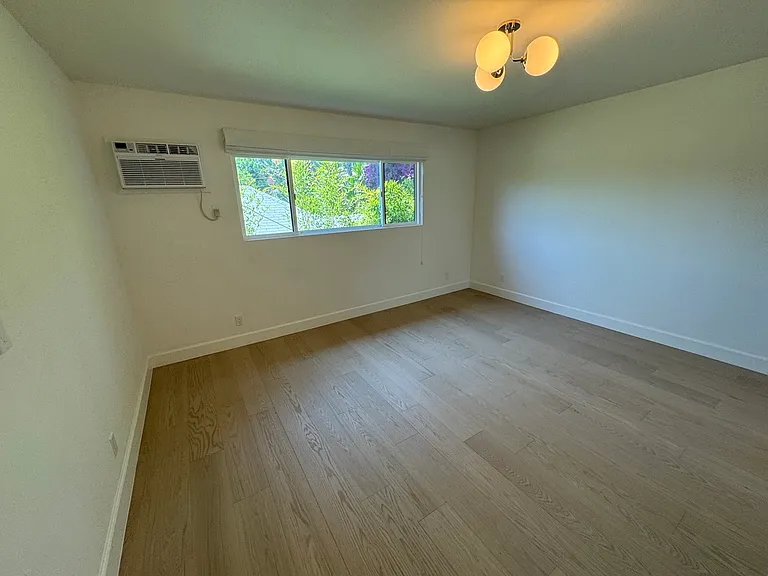 Primrose Ave — Photo 43