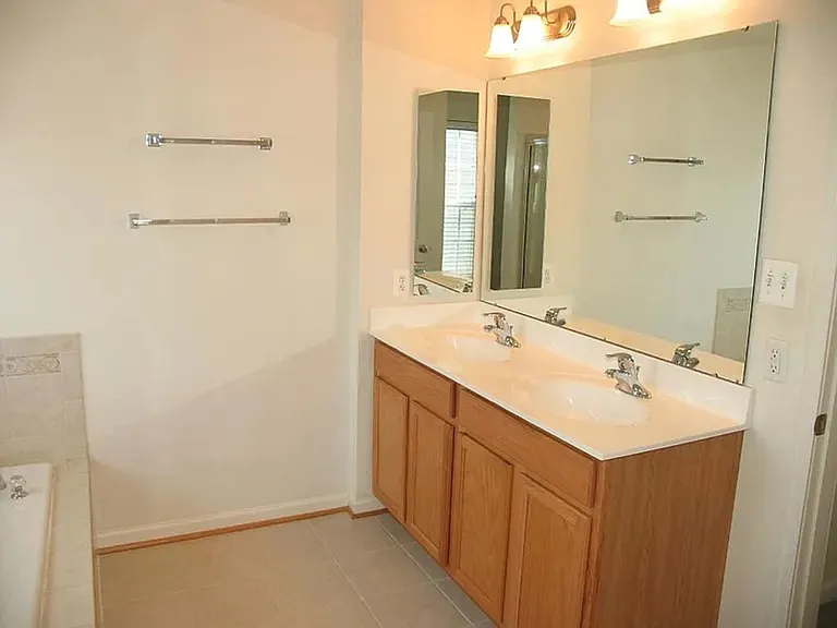 906 Bing Ln — Photo 16