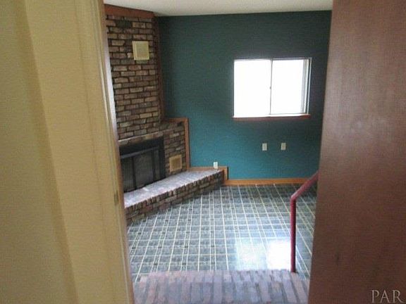 5th image of 718 Valley Dr
