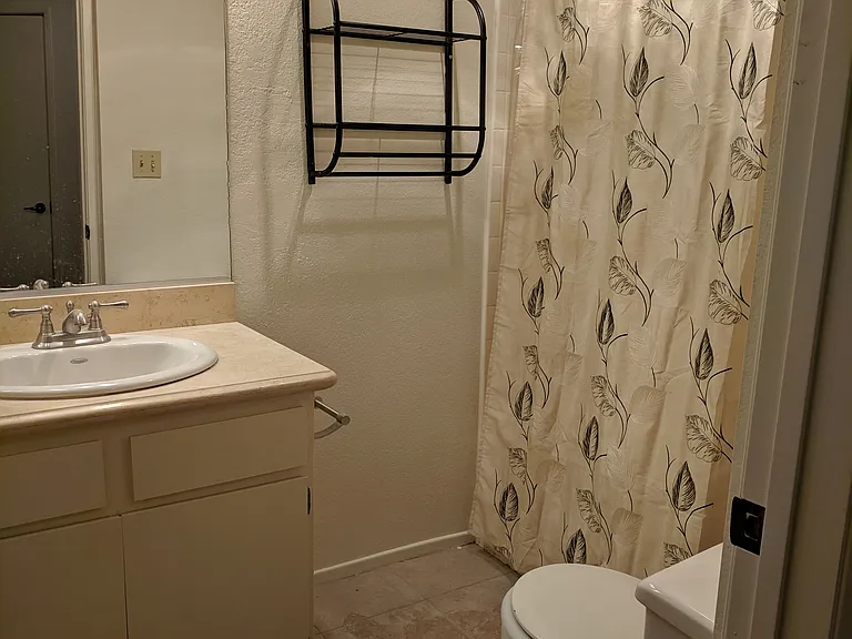 221 S Oak Knoll Ave — Photo 12