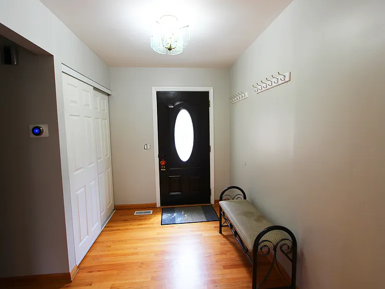 172 E Fox Hill Dr — Photo 5