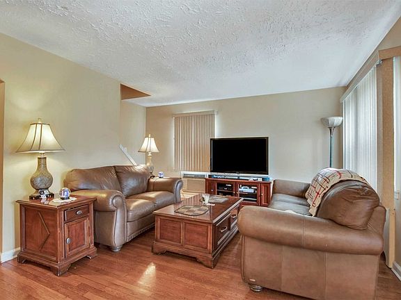 5th image of 515 10th Ave