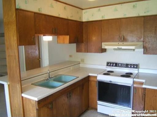 5th image of 121 Valley Oak Dr