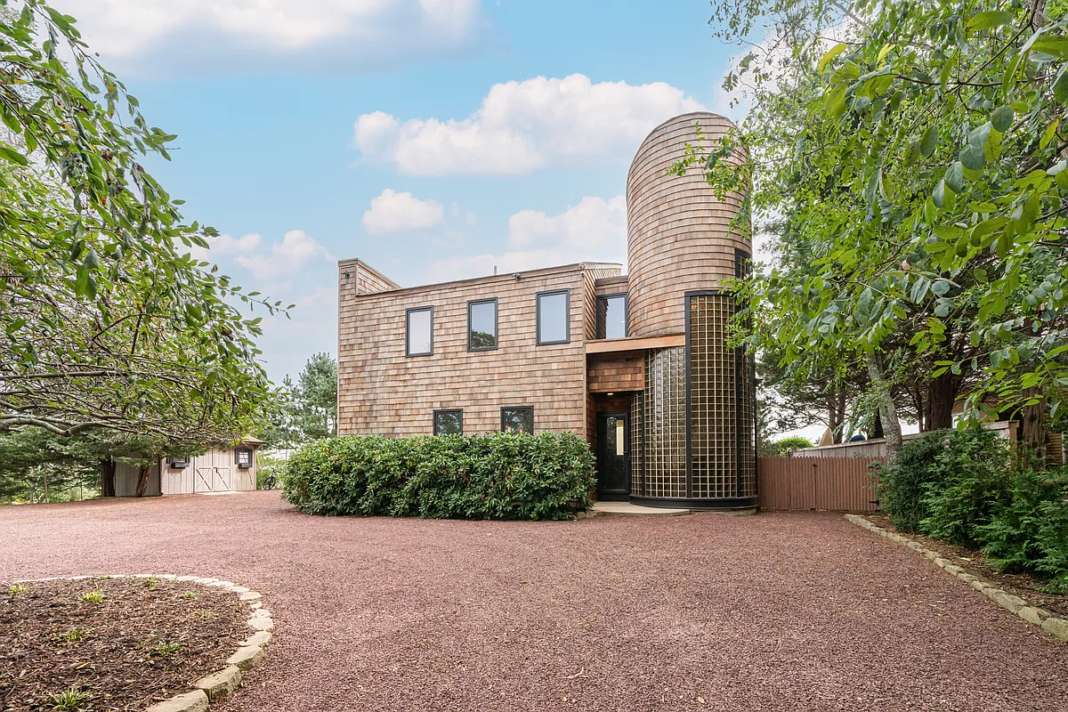 Building Photo - 36 E Harbor Dr