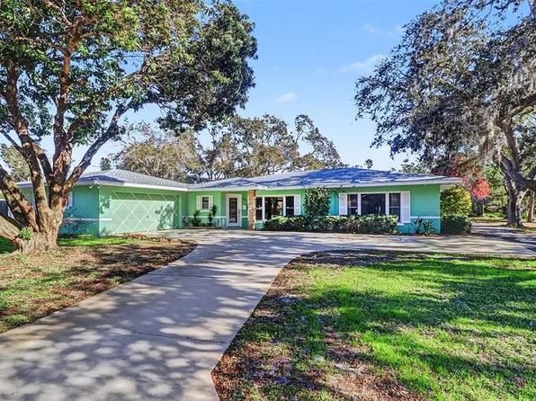 1515 Serpentine Dr S, Saint Petersburg, FL 33705