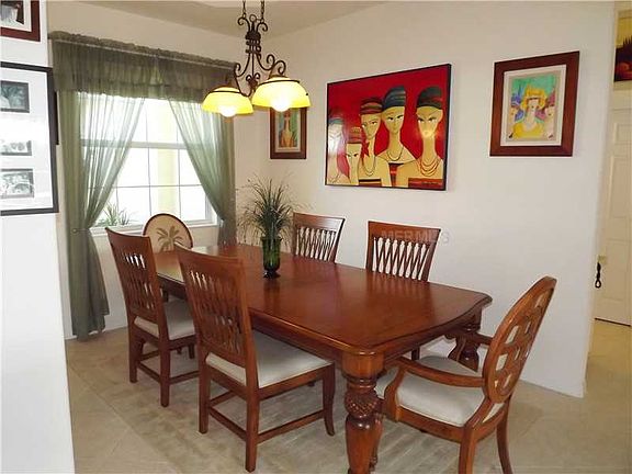 5th image of 940 Rotonda Cir