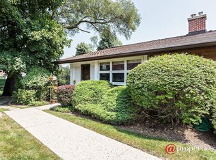 315 Crestwood Vlg #101, Northfield, IL 60093