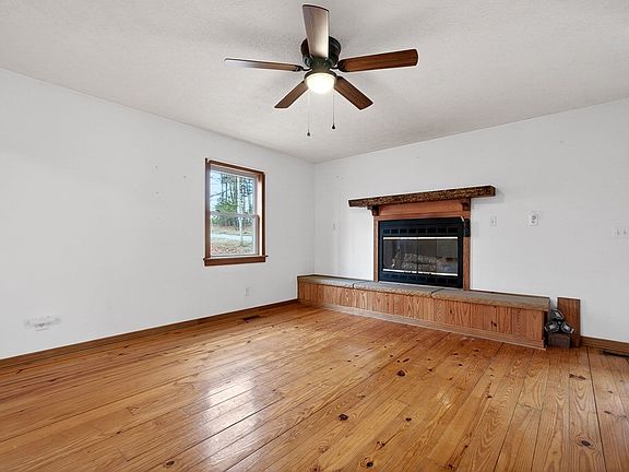 38th image of 1263 Ridge Rd W