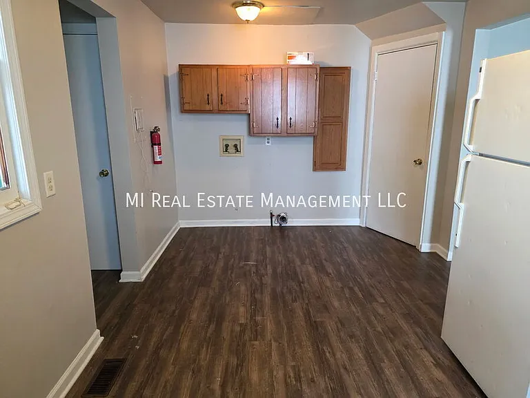 270 E Washington St #1 — Photo 4
