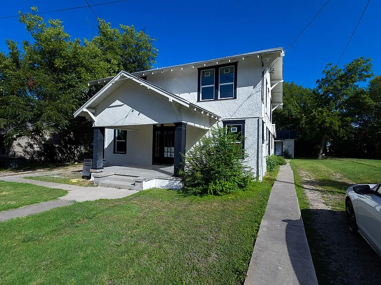1702 Ethel Ave — Photo 2