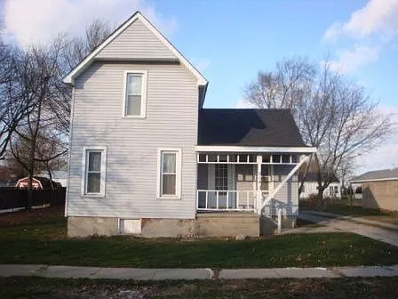 214 Osborne St photo 1