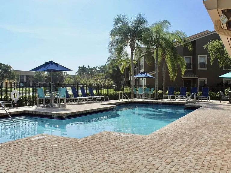 CORAL FALLS APARTMENTS — Photo 18