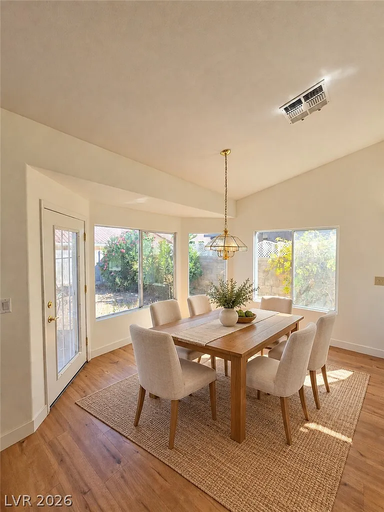 3 bed, 3.0 bath, 1641 sqft, $2,095 — Photo 2