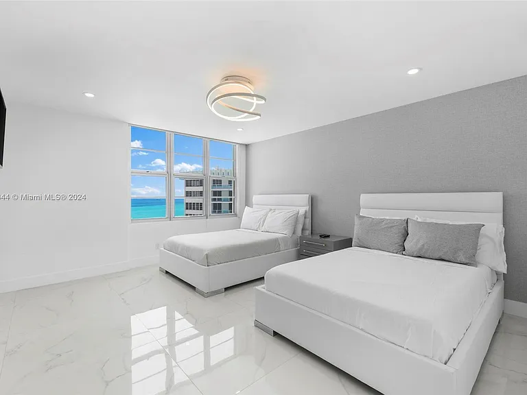 5151 Collins Ave #1527 — Photo 32