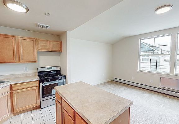 5th image of 102 Lighthouse Ct #B