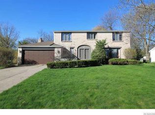 21 Summerview Rd, Williamsville, NY 14221