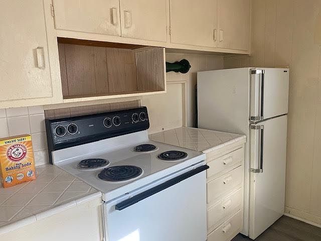 1st image of 2903 Greenhills Dr #2