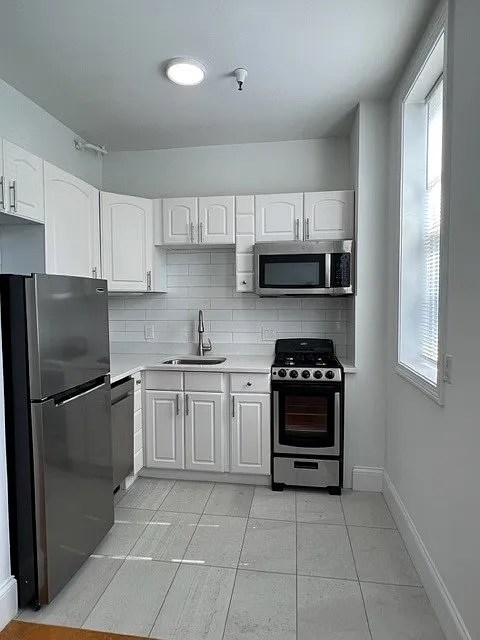 1 bed, 400 sqft, $2,800 — Photo 3