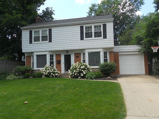 1st image of 218 S Gibbons Ave