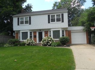 218 S Gibbons Ave, Arlington Heights, IL 60004