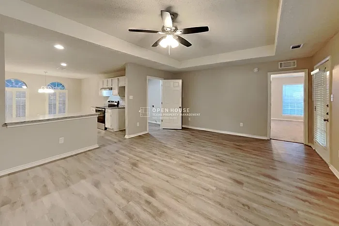 3 bed, 2.0 bath, 1676 sqft, $2,425 — Photo 4