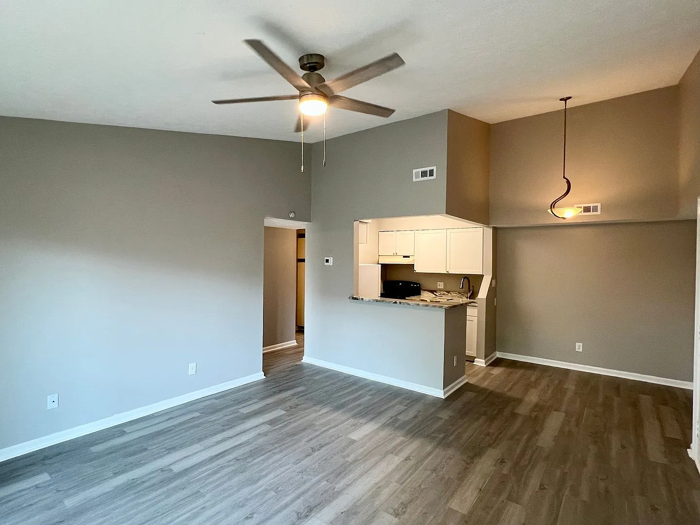 1bth 1bth Condo in Hampton — Photo 3