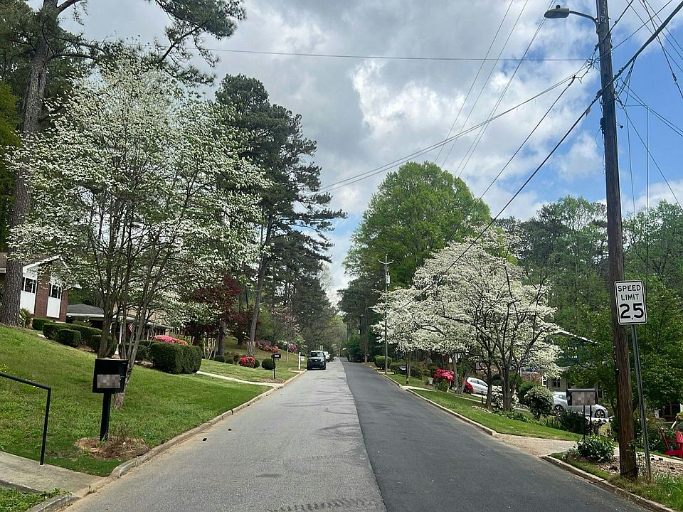 2nd image of 2397 Woodacres Rd NE