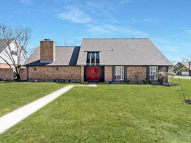 3705 Old Oaks Dr — Photo 1
